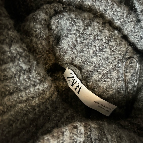 Cowl Neck Oversized Sweater Women’s Size Medium - Picture 4 of 9